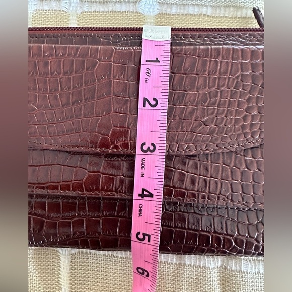 EUC Talbots Leather Faux Alligator Clutch Wristlet - Picture 8 of 8